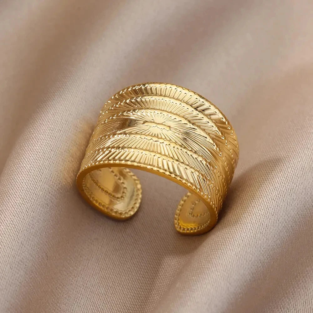 Luna Gold Ring