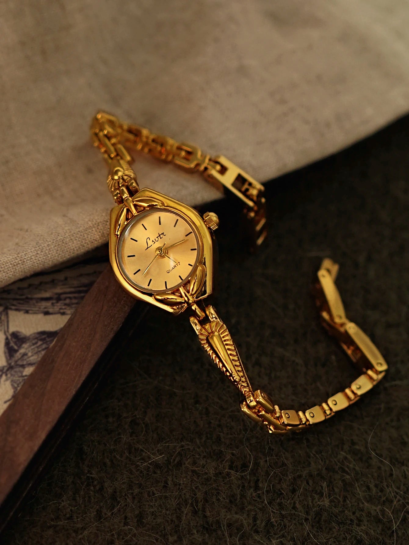 1 new gold French classic retro simple compact ladies quartz watch stainless steel strap diamond case with gold dial and black linear scale niche design set off the elegance and exquisiteness of this ladies watch