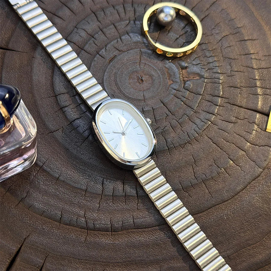 New Golden Retro Fashion Elliptical Quartz Watch Ladies Steel Strap Gold Watch Stylish Niche Timepiece