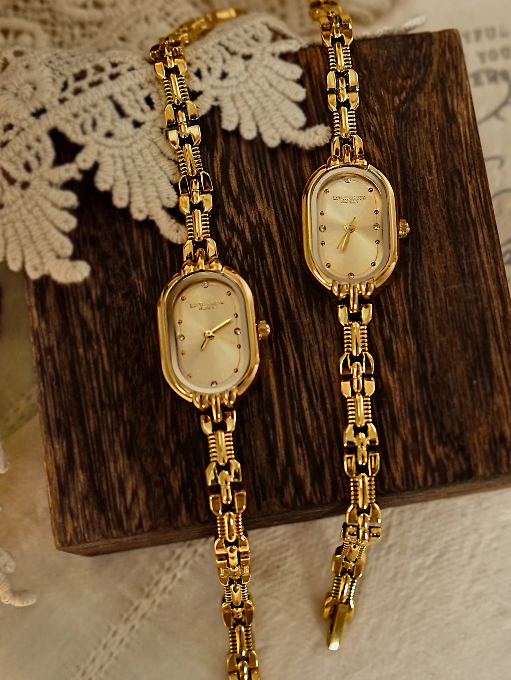 1 PC French Vintage Elegance: Petite Gold Dial Women's Quartz Watch with Bracelet Strap – Luxurious, Water-Resistant & Versatile