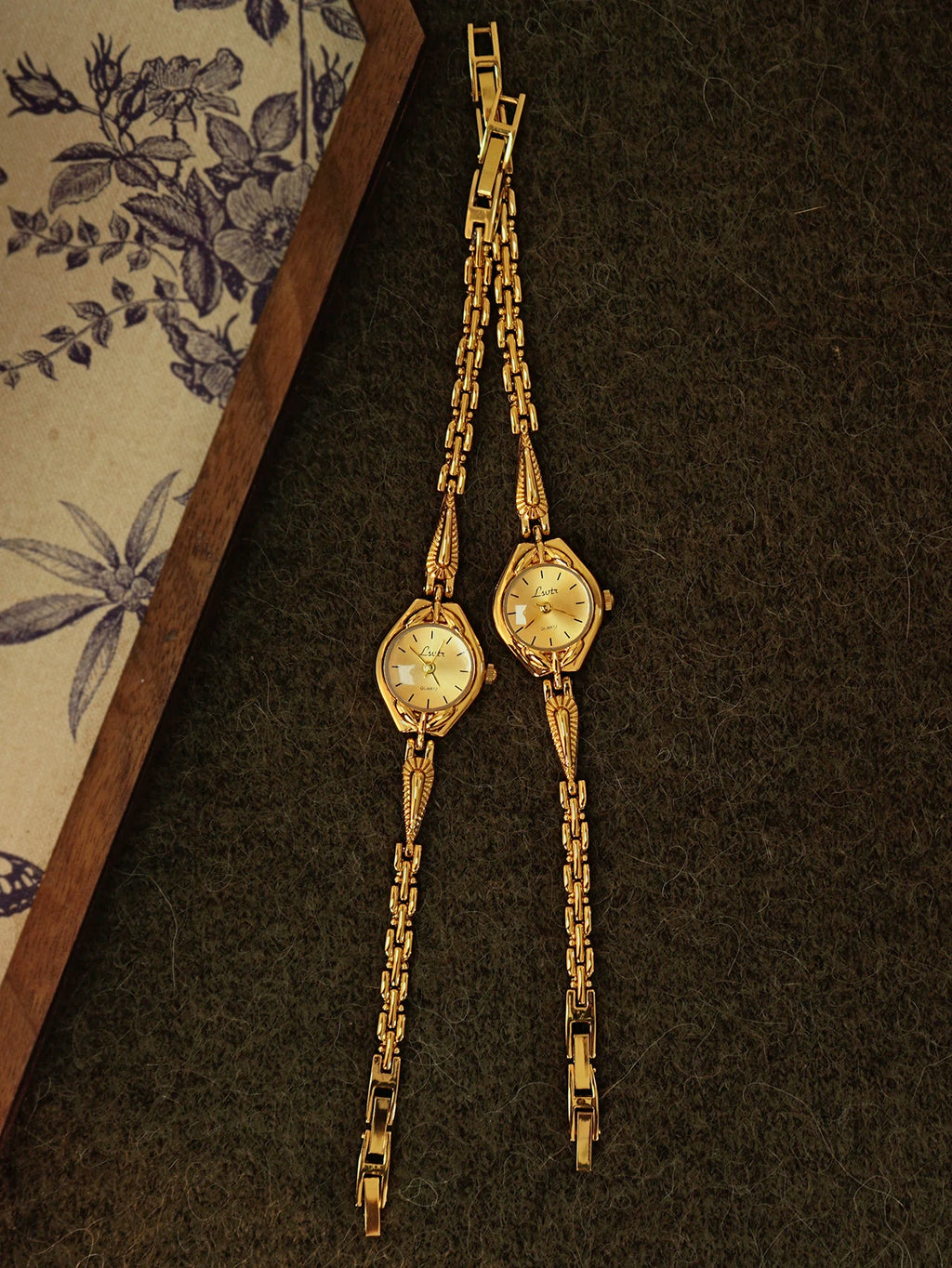 1 new gold French classic retro simple compact ladies quartz watch stainless steel strap diamond case with gold dial and black linear scale niche design set off the elegance and exquisiteness of this ladies watch
