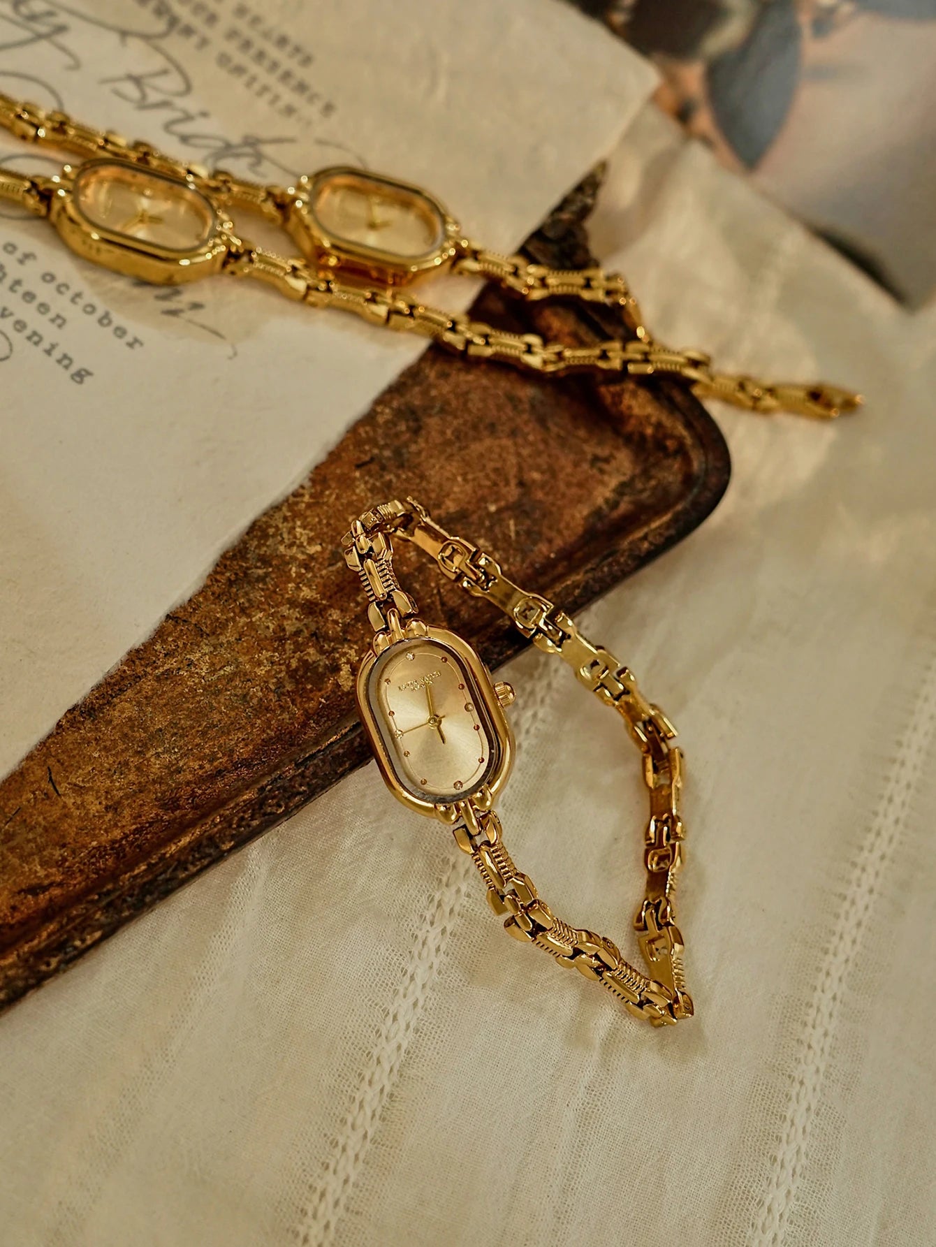 1 PC French Vintage Elegance: Petite Gold Dial Women's Quartz Watch with Bracelet Strap – Luxurious, Water-Resistant & Versatile