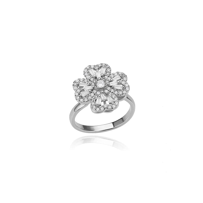 Lunéra Clover Heart Spinner Ring