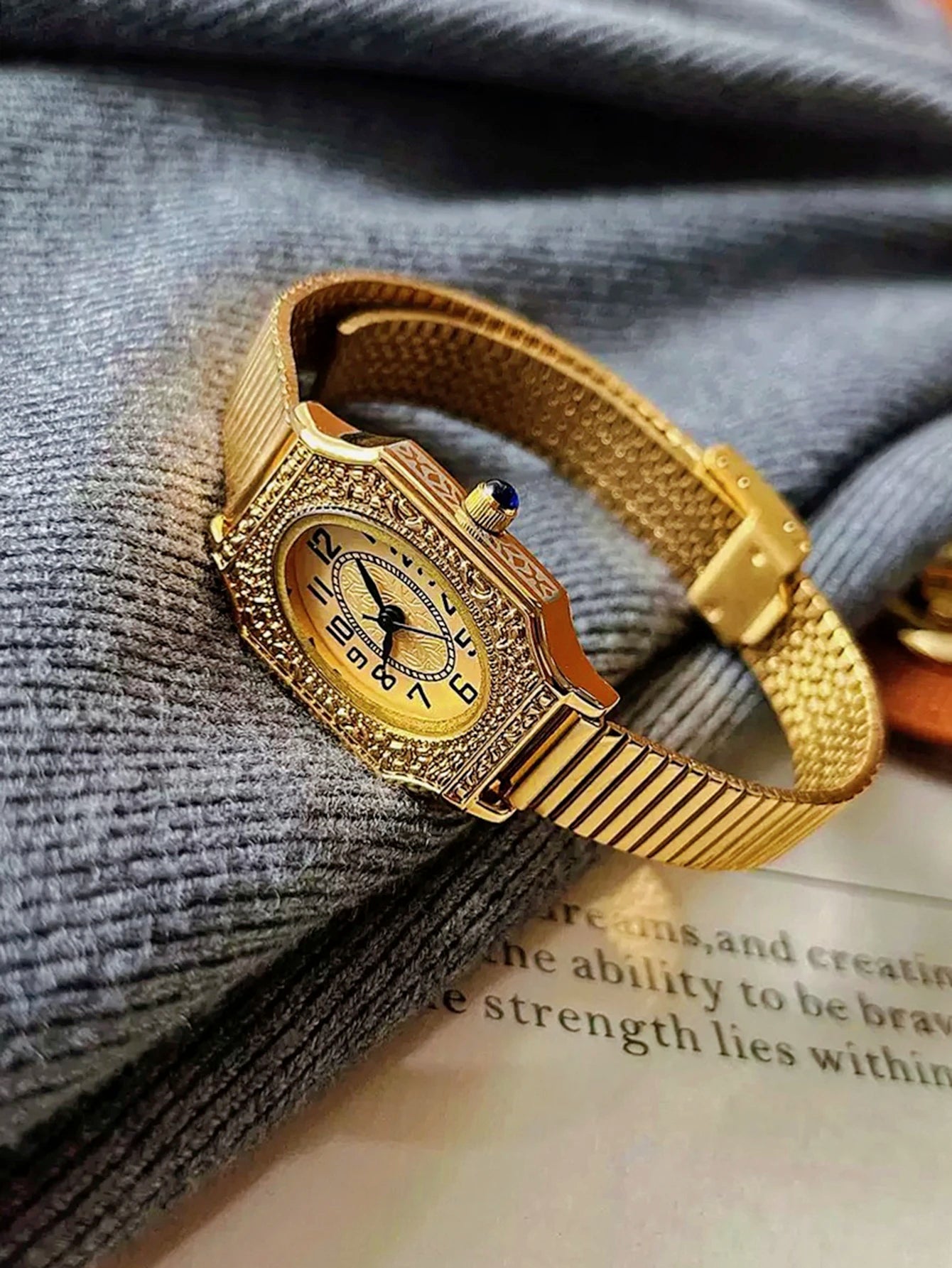 Lunéra Héritage Gold Watch
