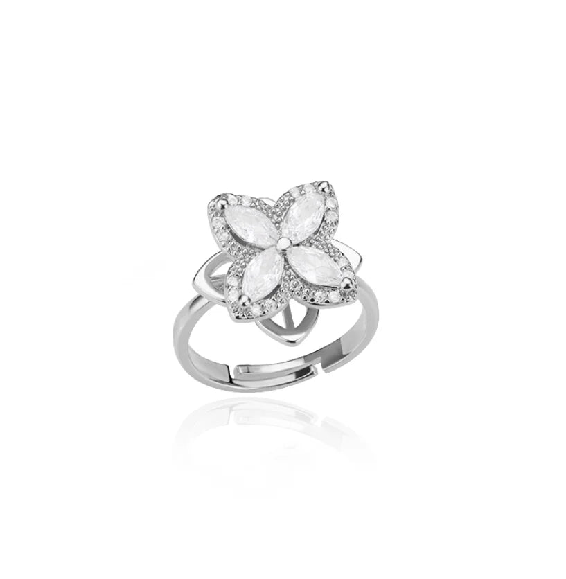 Lunéra Clover Heart Spinner Ring