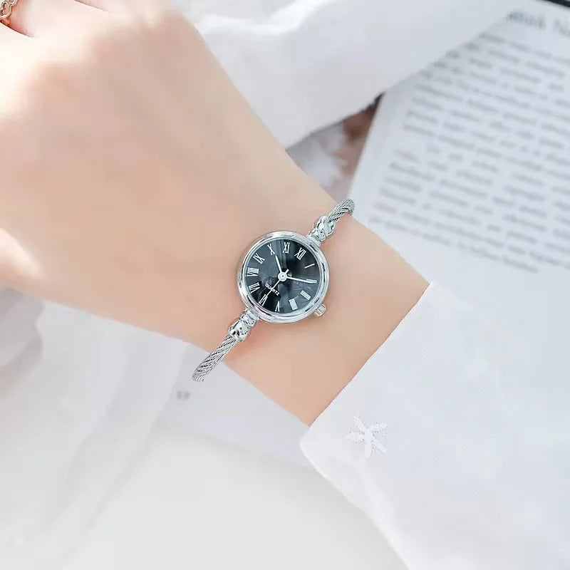 YIKAZE Luna Gold Bangle Watch
