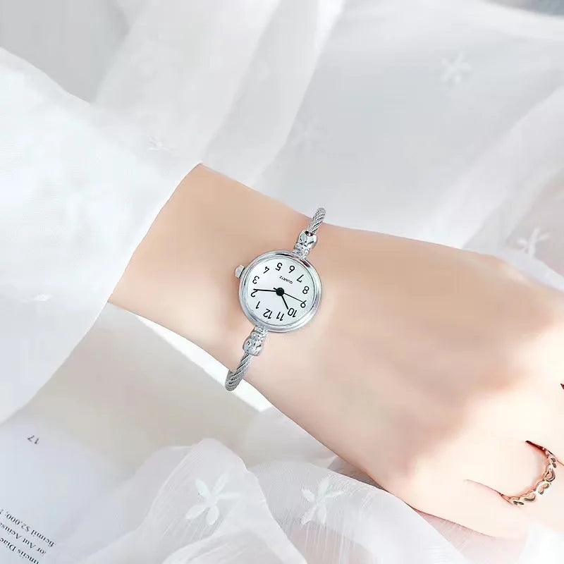 YIKAZE Luna Gold Bangle Watch